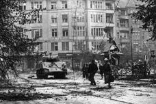 Sherman tank in Duitse dienst - Berlijn, 1945 - fotoprint