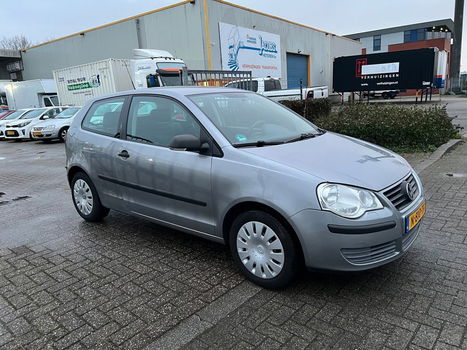 Volkswagen Polo 1.2 FUN 47KW 2006 Grijs,PDC,STOELVER WARMING - 1