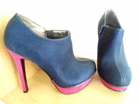 Nieuwe donkerblauwe lederlook plateaupumps met roze velourse afwerking mt. 36 - 0