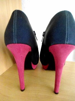 Nieuwe donkerblauwe lederlook plateaupumps met roze velourse afwerking mt. 36 - 2