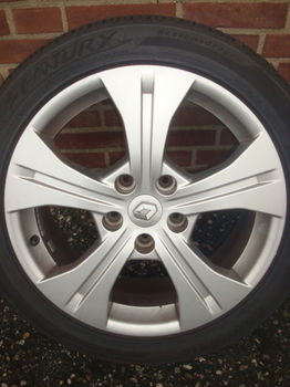 17’’Inch Originele Renault Megane Velgen en Banden 5x114.3 - 0