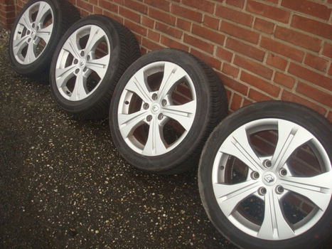 17’’Inch Originele Renault Megane Velgen en Banden 5x114.3 - 2