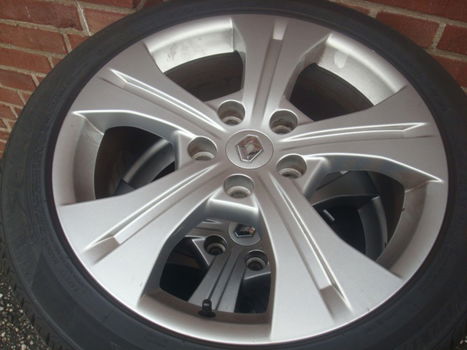 17’’Inch Originele Renault Megane Velgen en Banden 5x114.3 - 7