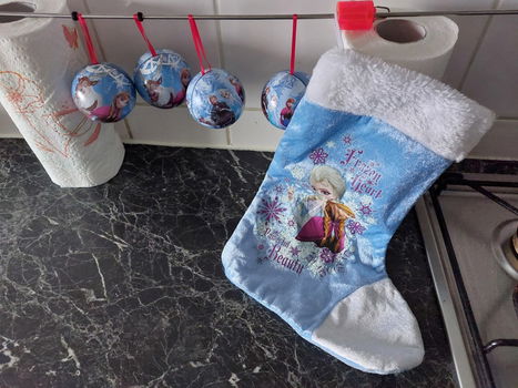 Disney frozen 4 kerstballen/kerstsok en 2 olaf knuffels - 1