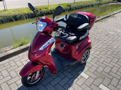 Rijbewijs vrije scootmobielen zonder helm en € 50,- per jaar te verzekeren bij oa. de ANWB - 4