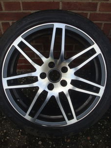 18’’Inch Audi rs4 Blechk Velgen en banden 5x112