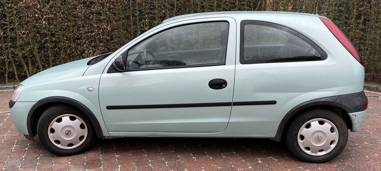 Opel corsa, 1200cc, benzine, 2002, 80000km, lime green, 1 ste eigenaar, euro 4 - 2