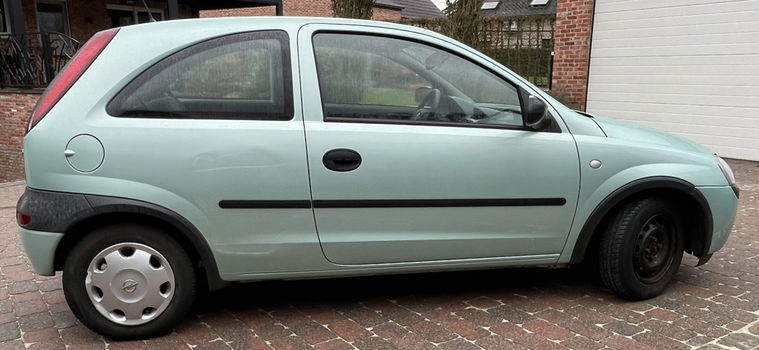 Opel corsa, 1200cc, benzine, 2002, 80000km, lime green, 1 ste eigenaar, euro 4 - 5