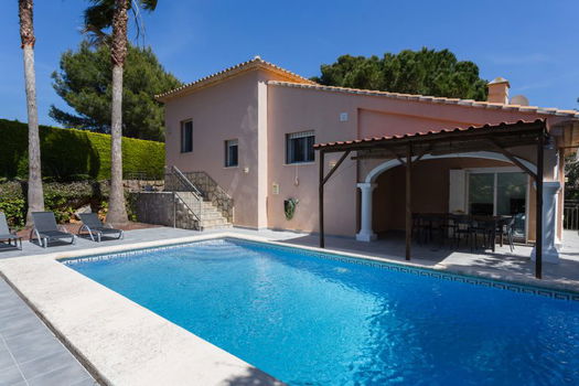 Uw eigen ruime Villa in DENIA bij Golfbaan en met 2 parkings en met - 2