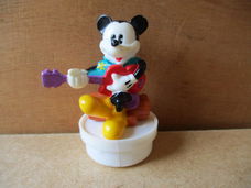 adv9741 mickey op dekseltje 1