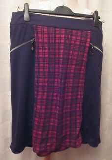 Rok Zwart met rode ruit merk Brandtea maat 46 A13