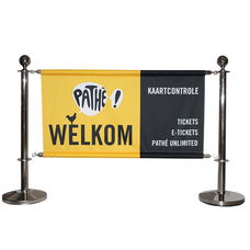 Afzetpalen met scherm en banner