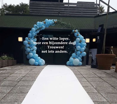 Witte trouwloper met NU gratis trouw ringkussen - 1