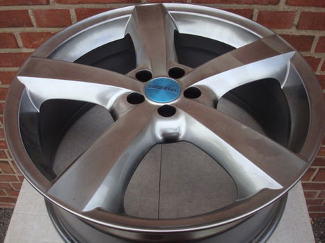 19 Inch Dezent Velgen Nieuwe Set Steek5x100 - 5