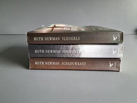 Ruth Newman - Oogcontact - Schaduwkant - vleugels. - 0