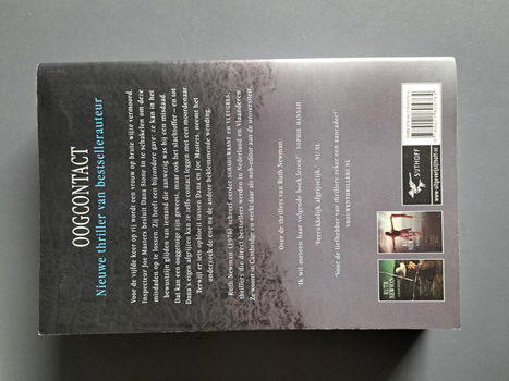Ruth Newman - Oogcontact - Schaduwkant - vleugels. - 2
