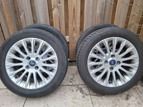 Zomerbanden 195/55 R16 87H - 0