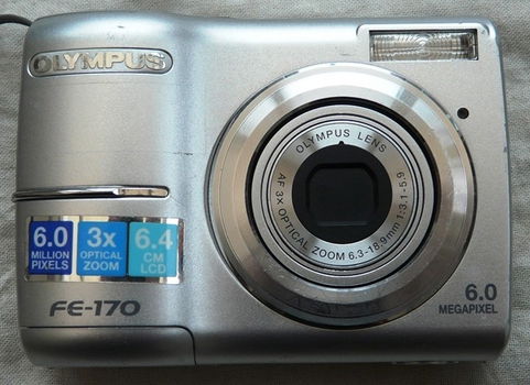 Digital Camera, type: FE170, Merk: Olympus - 6MP, Silver, met Accessoires. - 2