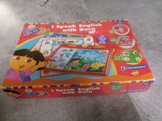 Dora : I speak English with Dora