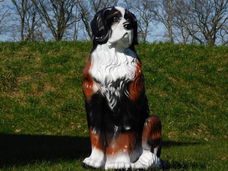 hond berner senne , tuinbeeld