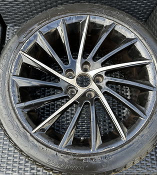 Set vier 17 inch bijna nieuwe Pirellie banden + velgen - 0