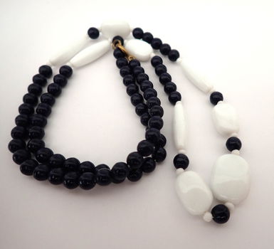 Oude ketting, glaskralen - 1