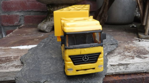 Schaalmodel mercedes actros - 2