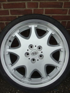 19 Inch Kia Velgen en Banden Steek 5x114,3