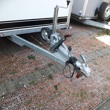 gesloten aanhangwagen geremd - 4