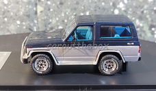 Nissan Patrol SWB160 1984 blauw/grijs 1:43 Otol models 02