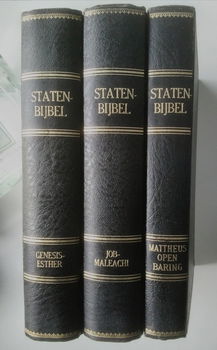 STATENBIJBEL, in 3 delen, rijk voorzien van aantekeningen - 0