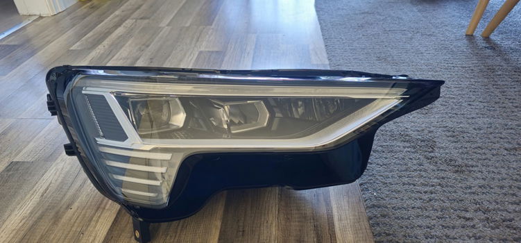 Audi E-Tron SUV 55 quattro Rechter koplamp (OEM 4KE941040/4KE941782) - 0