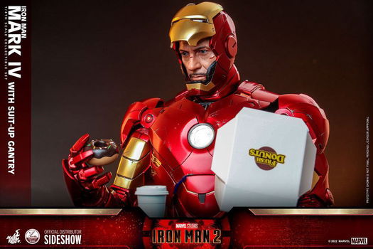 Hot Toys Iron Man 2 Mark IV with Suit-Up Gantry - 5