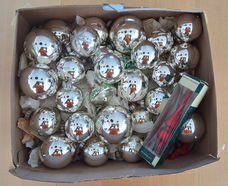 32 glazen zilveren kerstballen + nieuwe rode glazen piek.