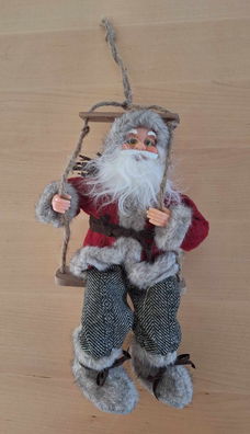 Te koop grote decoratieve kerstman op schommel.