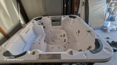 TEKOOP NETTE 8 PERSOONS JACUZZI.