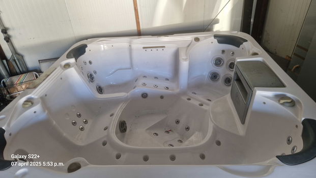 TEKOOP NETTE 8 PERSOONS JACUZZI. - 4