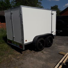 gesloten aanhangwagen roca