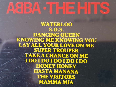 Te koop de originele CD The Hits van ABBA. - 1