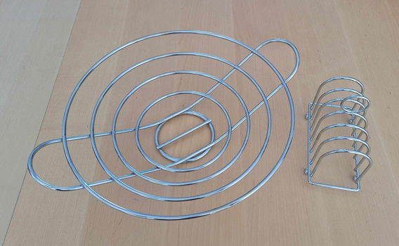Te koop grote metalen fruitschaal en metalen toasthouder. - 4