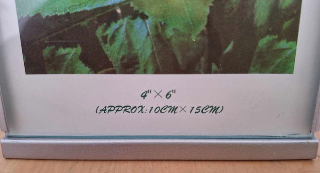 Te koop zes metalen fotolijstjes van Xenos (10 x 15 cm). - 2