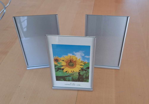 Te koop zes metalen fotolijstjes van Xenos (10 x 15 cm). - 6
