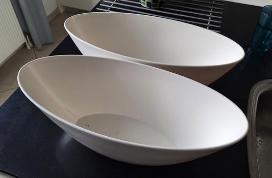 Te koop twee witte ovalen kunststof plantenbakken van Elho. - 3
