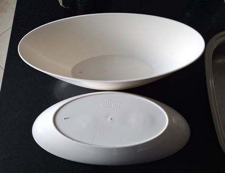 Te koop twee witte ovalen kunststof plantenbakken van Elho. - 5