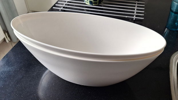 Te koop twee witte ovalen kunststof plantenbakken van Elho. - 7