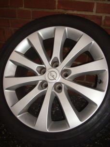 17 Inch Originele Cosmo velgen en banden steek 5x110
