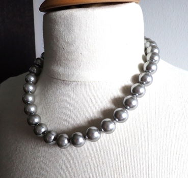 Ketting met grote zilvergrijze glasparels - 3