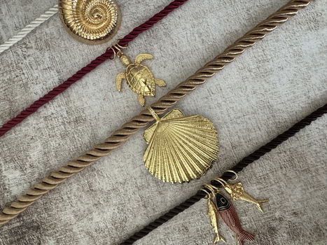 Chocolade bruine koord ketting met visjes bedels ibiza boho - 1