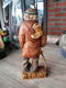 Statuur oude man met schoenen H - 4 - Thumbnail