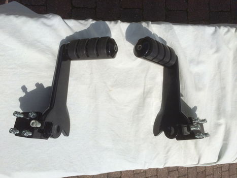 Harley type FLT, KURYAKYN inklapbare passagiersvoetsteunen KU 7926, voor FLT 93 tot 2007, zwart - 1